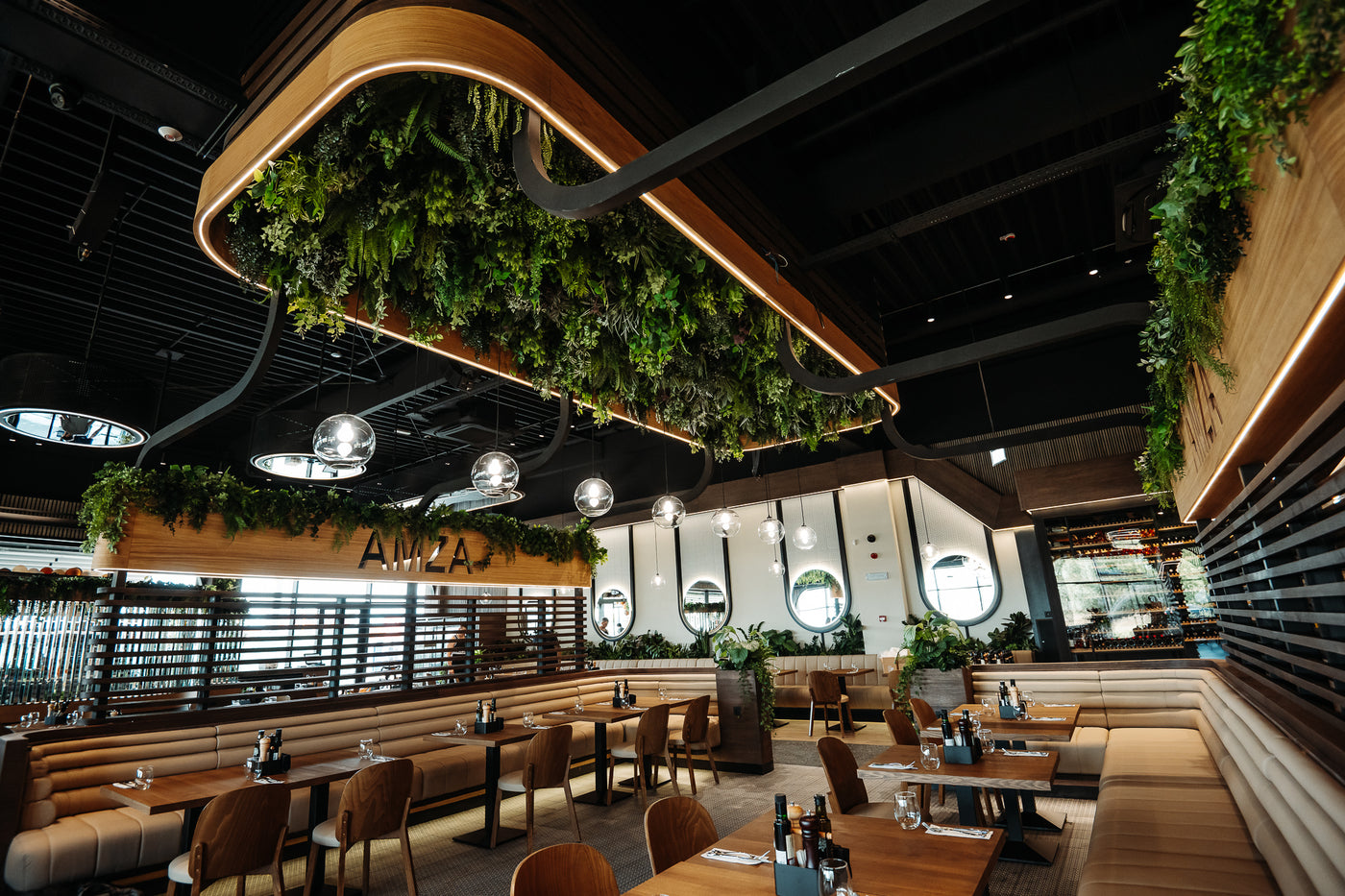 Mese Masara din stejar masiv într-un proiect HORECA